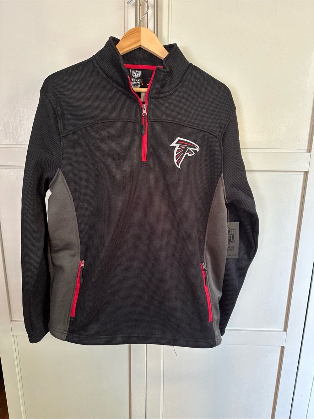 NEW NFL Black & Gray Atlanta Falcons Quarter-Zip Pullover size M NWT